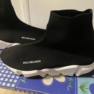 Balenciaga! Beautiful sneaker black and white new but fit feet snug and tight